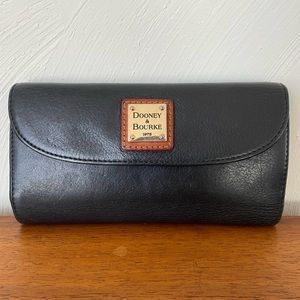 DOONEY & BOURKE SIGNATURE TRIFOLD WALLET